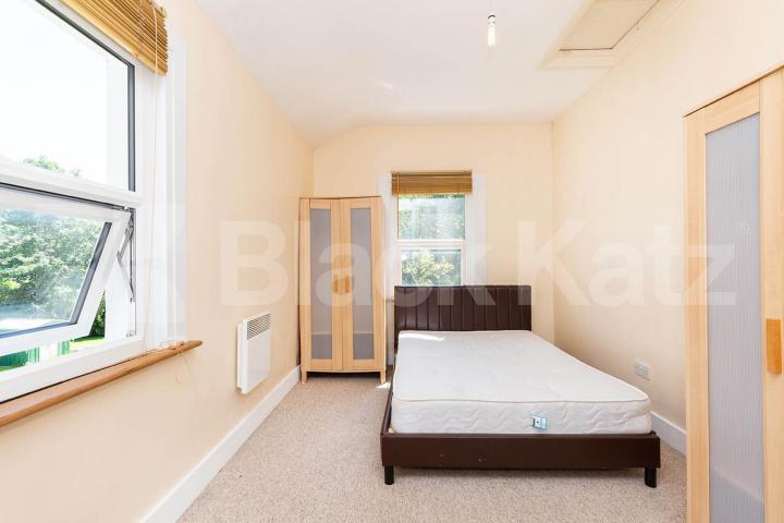 Bright two double bedroom flat set on the top floor of a period house Mercers Road, Tufnell Park